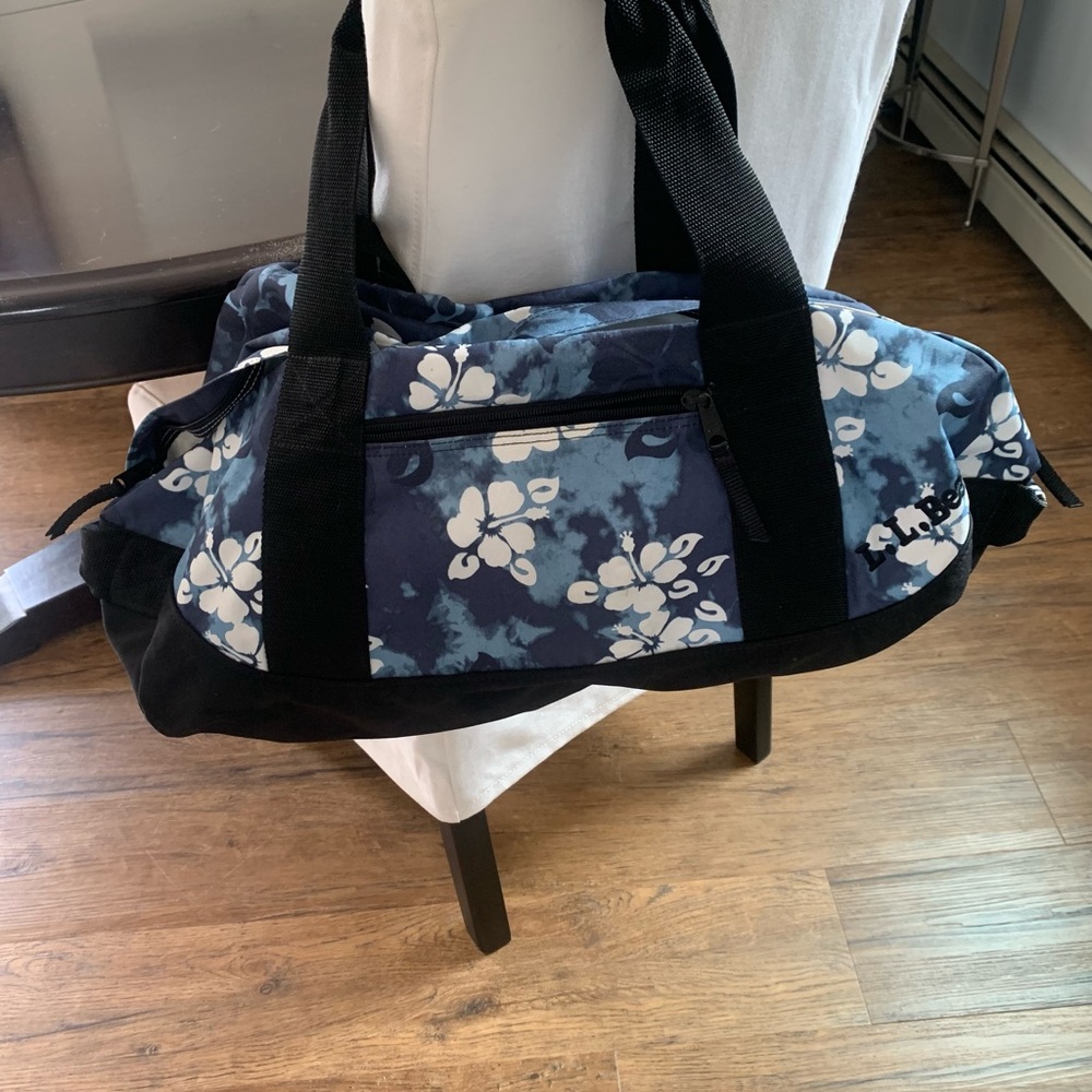 LL Bean XL 30”x9"x13x Blue Hawaiian Aloha Floral Duffel Travel Bag EUC